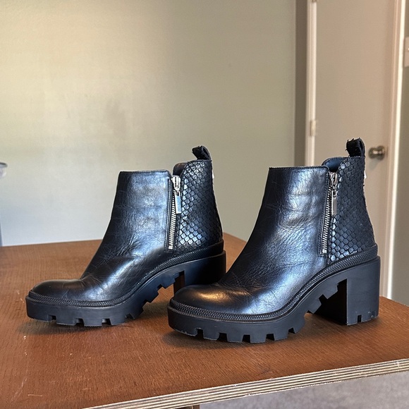 Gianni Bini Black Chunky Heel Ankle Boots - Picture 1 of 7
